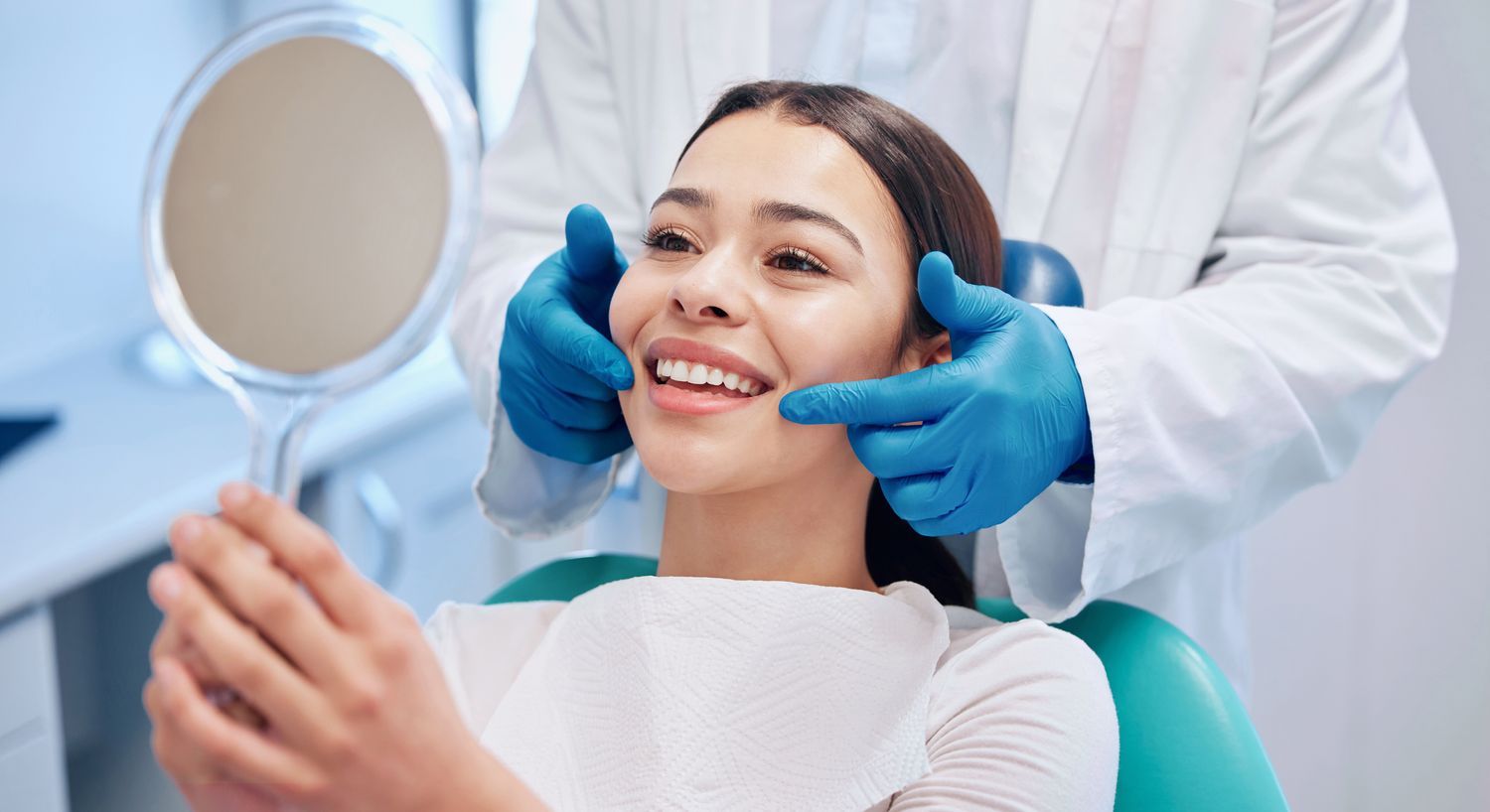 Patient smiles at dentist in dental clinic.